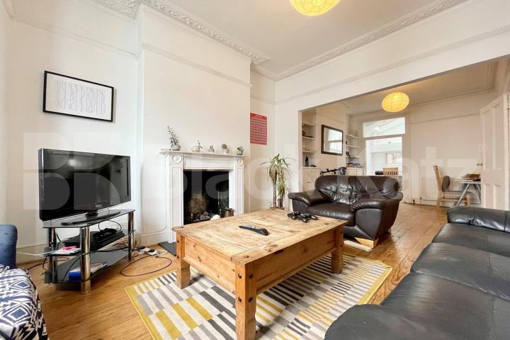 Triplex period house offering 1430 Sq. Ft. of living & entertaining space Khyber Road, Clapham Junction